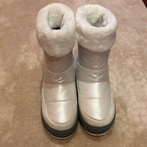 Cougar Women's White and Gray Winter Boots